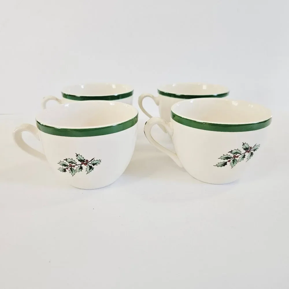 Vintage Spode England Christmas Tree Holly Eight Piece Tea Cup Saucer Set S-3324